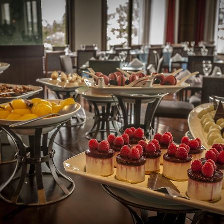 Bourbon Resort Атибая Экстерьер фото A dessert buffet