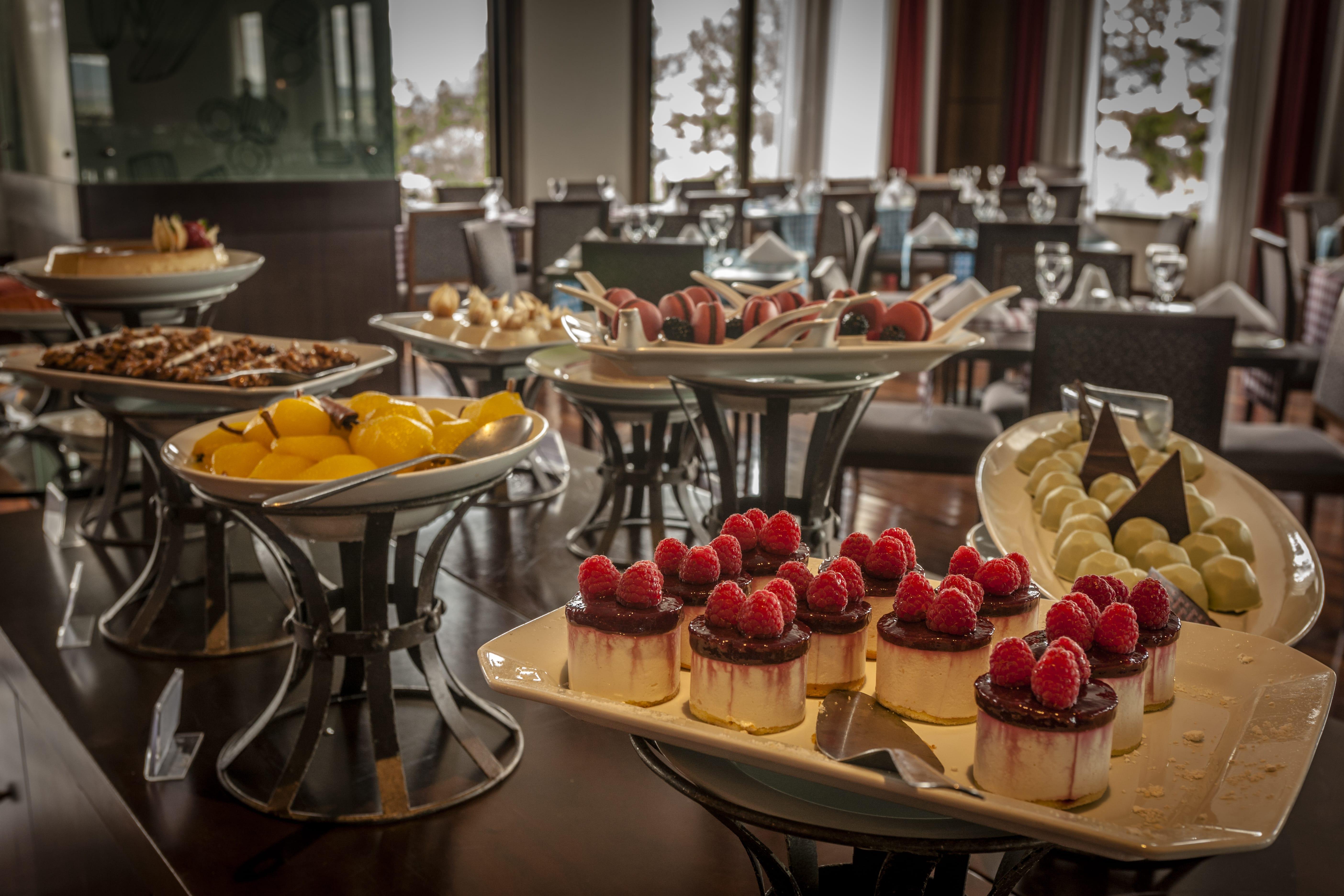 Bourbon Resort Атибая Экстерьер фото A dessert buffet