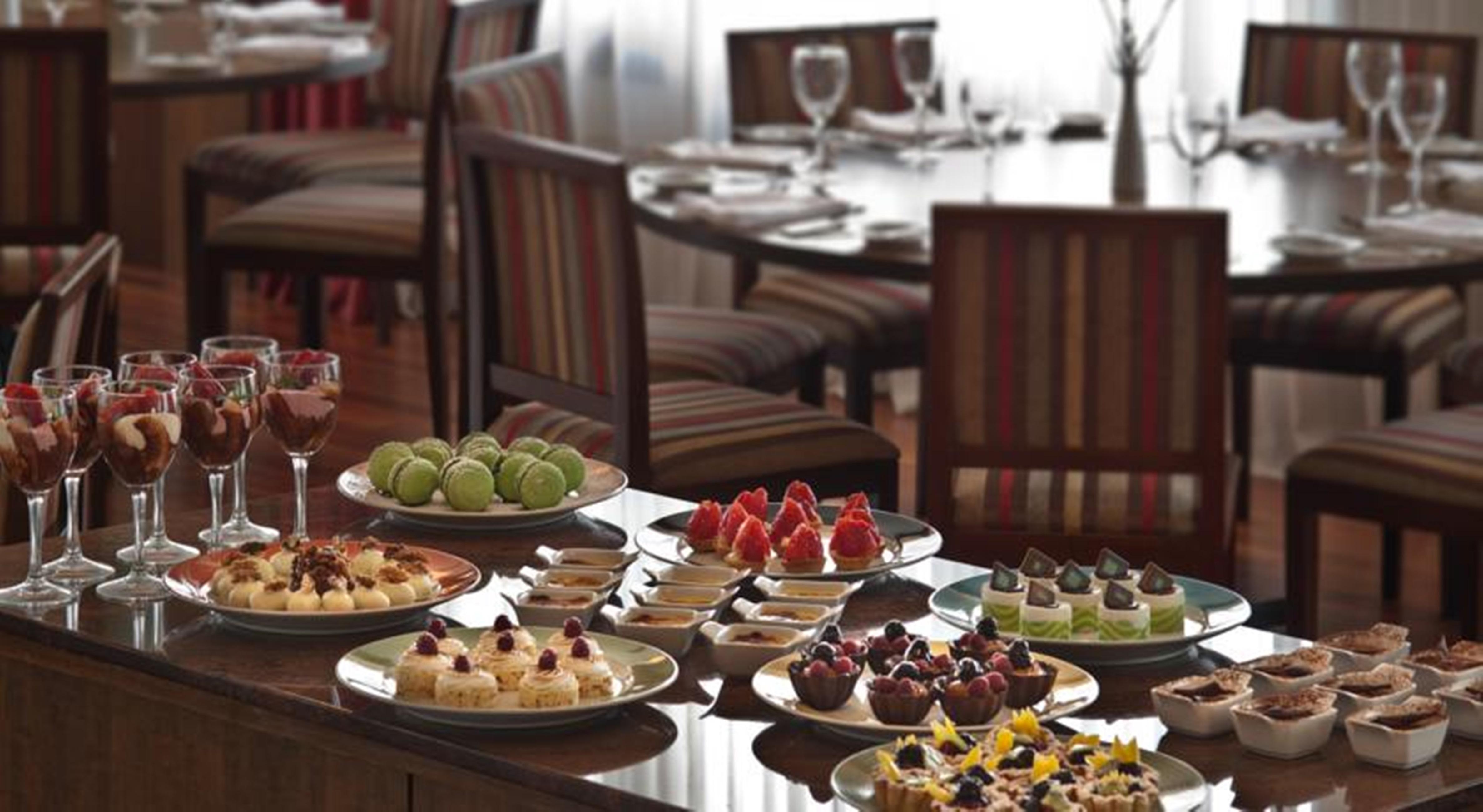 Bourbon Resort Атибая Экстерьер фото A dessert buffet