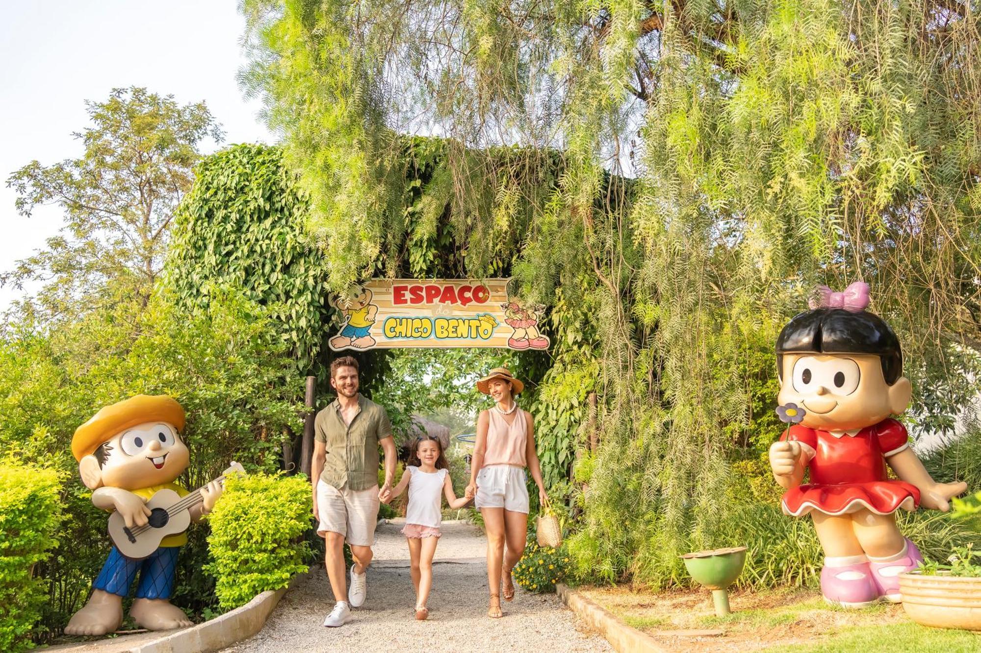 Bourbon Resort Атибая Экстерьер фото Entrance of the park