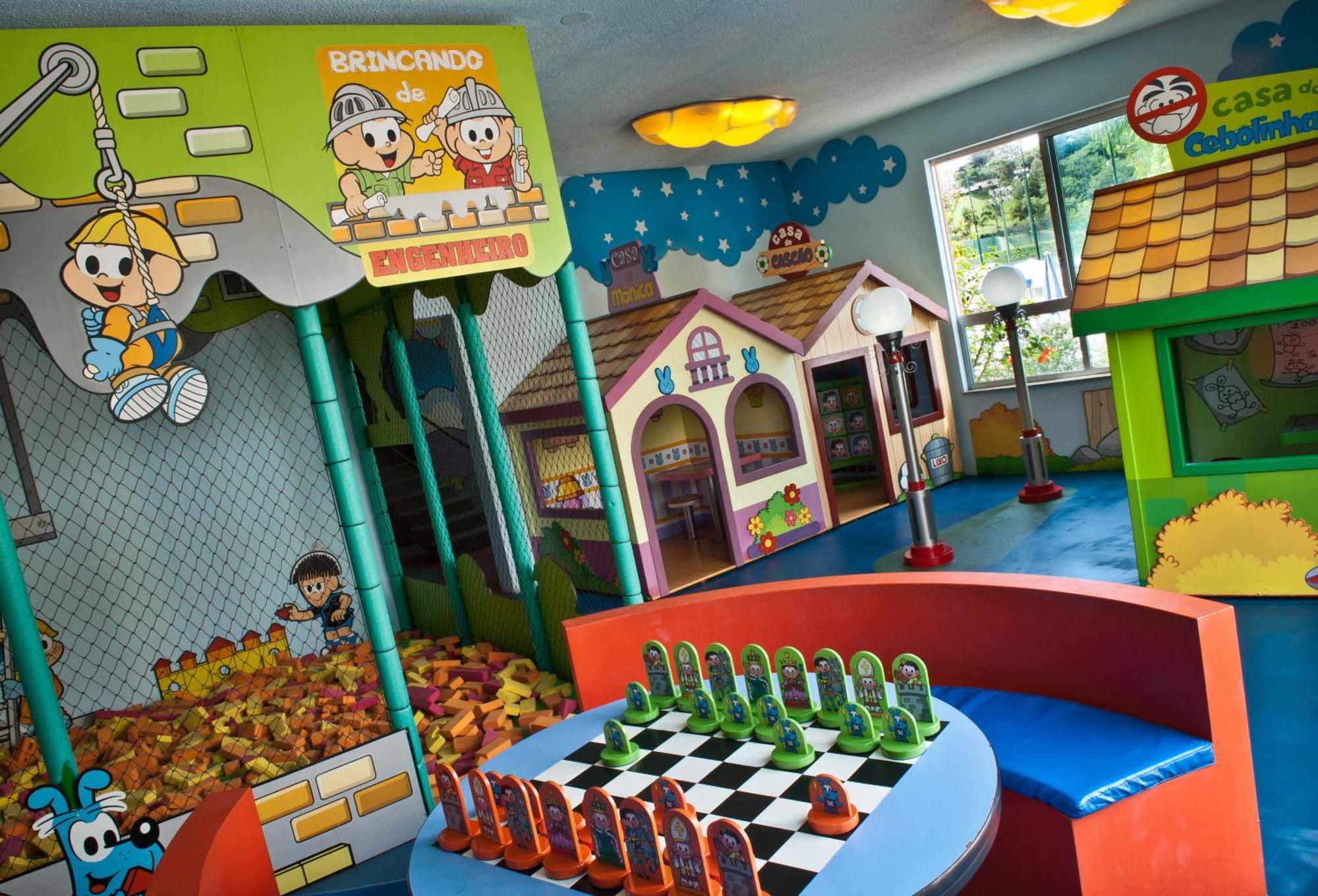 Bourbon Resort Атибая Экстерьер фото The Playland at the restaurant in 2011