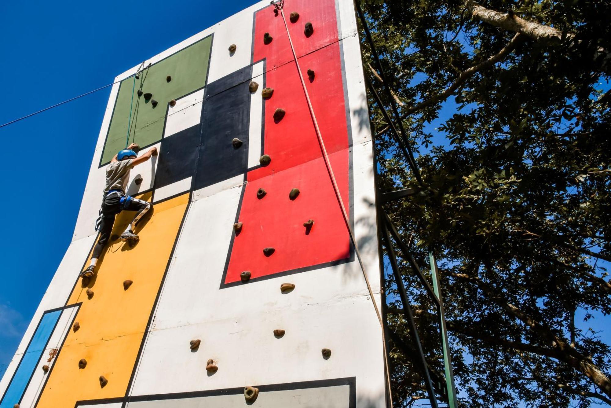 Bourbon Resort Атибая Экстерьер фото Climbing wall at the 2013 World Scout Jamboree